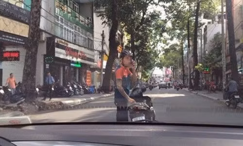 Nghi dan canh chan oto o Sai Gon de trom, cuop