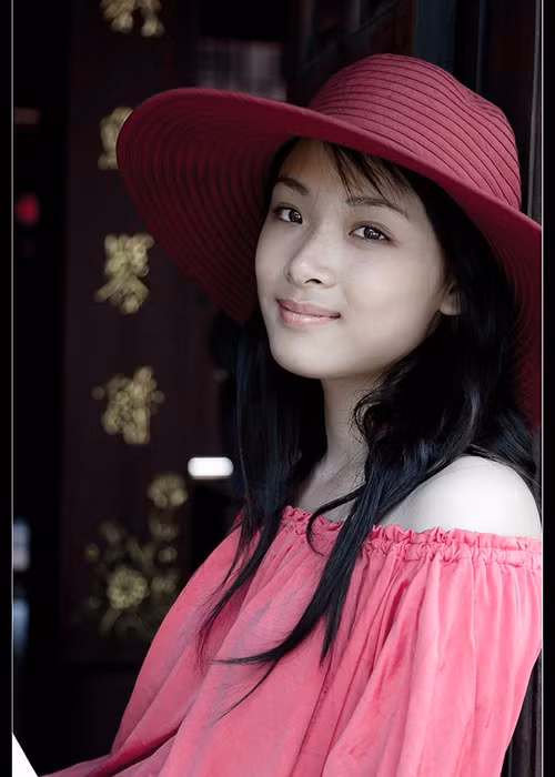 Ngày 19/3/2015, Hoa hậu Phương Nga bị bắt tạm giam và khởi tố về hành vi Lừa đảo chiếm đoạt tài sản. Theo bà Mai Phương chia sẻ với Công an nhân dân, bà không biết tin tức của con gái trong suốt một năm cô bị bắt giam cho đến ngày 10/3/2016 bà được gặp con. Ảnh: FBNV