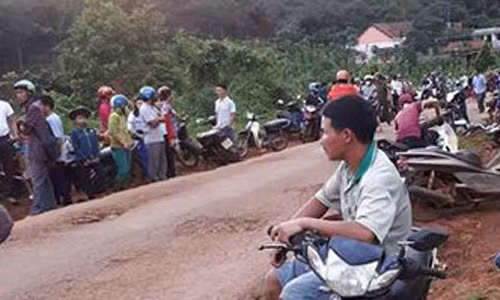 Di choi so bo me mang, ba tre em bia chuyen bi bat coc