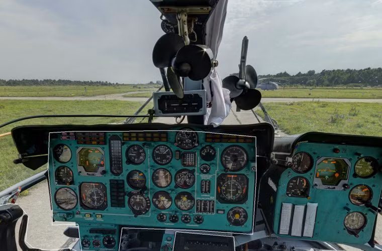 Cận cảnh bảng điều khiển cabin lái trực thăng săn ngầm nổi tiếng Kamov Ka-27. Không có hệ thống điều hòa mà thay vào đó là nững chiếc quạt 3 lá đậm chất Liên Xô làm "nhiệm vụ" thổi mát cho phi công.