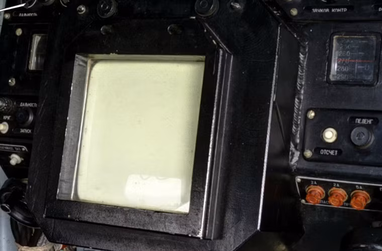 Cận cảnh màn hình hiển thị của radar trinh sát trên Ka-27.