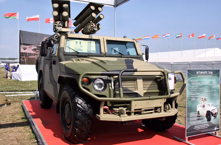 Hệ thống tên lửa chống tăng Kornet-EM được thiết kế và sản xuất bởi Cục thiết kế khí cụ KBP, giới thiệu lần đầu tiên ở triển lãm MAKS tháng 8/2011 và trình diễn lần đầu ở triển lãm RAE tháng 9/2013. Hệ thống được giới thiệu là có khả năng hủy diệt mọi xe tăng tiên tiến và hiện đại nhất gồm cả loại trang bị hệ thống giáp phản ứng nổ ERA, các loại xe bọc thép hạng nhẹ và công sự kiên cố. Đặc biệt, nó cũng có thể hạ mục tiêu trên không như trực thăng. Tầm bắn hiệu quả 150m đến 10.000m.