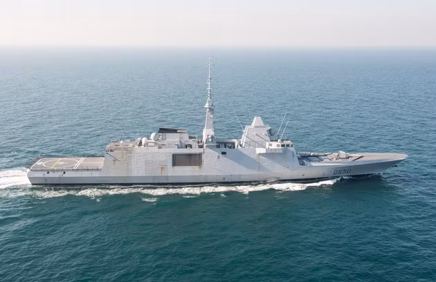 Vũ khí chính của tàu là tên lửa phòng không tầm trung-cao Aster 15/30 đặt trong bệ phóng thẳng đứng SYLVER A43 VLS, 16 tên lửa hành trình tầm xa SCALP, tên lửa hành trình chống tăng Exocet Block 3 và ngư lôi.