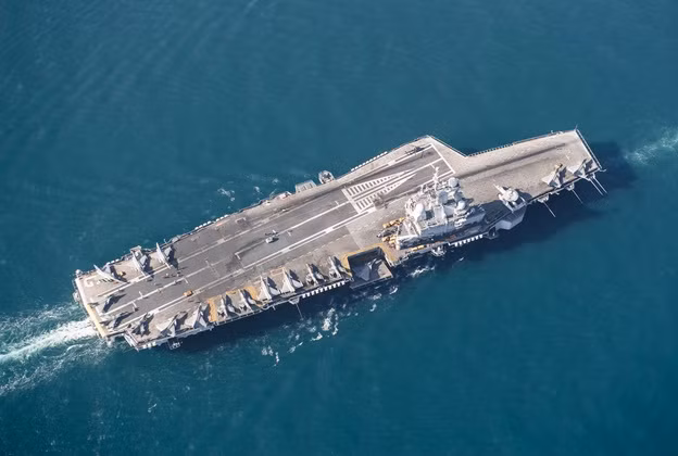 Tàu sân bay Charles de Gaulle đang tham gia cuộc chiến chống phiến quân IS cùng các lực lượng Mỹ, Nga và nhiều nước khác.