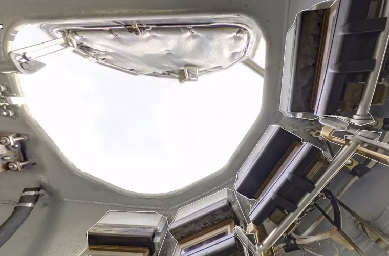 Cửa vào của vị trí lái xe. BTR-82A được vận hành bởi kíp chiến đấu 3 người.