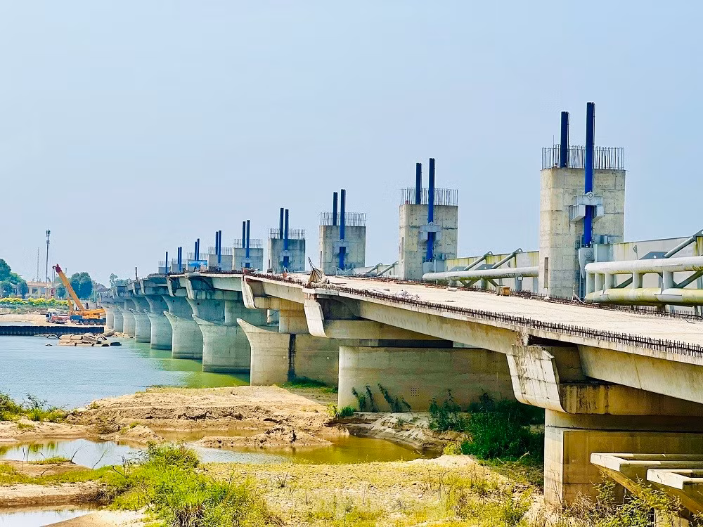 Theo BQLDA tỉnh Quảng Ngãi, trong năm 2024, đập dâng hạ lưu sông Trà Khúc được bố trí vốn hơn 227 tỷ đồng từ nguồn thu tiền sử dụng đất. (Ảnh: Tiền Phong).
