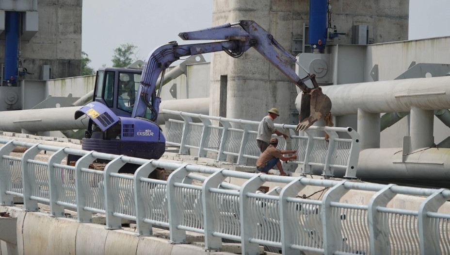 Theo BQLDA tỉnh Quảng Ngãi, từ năm 2019 đến nay, dự án đã thi công đạt 88% khối lượng giá trị hợp đồng. Tuy nhiên, còn nhiều việc dở dang, rất khó "gỡ rối" được trong năm 2024. (Ảnh: Phạm Anh).