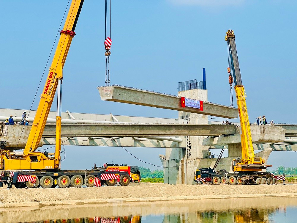 Mục tiêu là dâng nước tạo cảnh quan, góp phần cải thiện môi trường cho TP Quảng Ngãi. Ngoài ra, hạn chế xâm nhập mặn trong lòng sông về phía thượng lưu đập trong điều kiện biến đổi khí hậu, và khai thác quỹ đất phát triển đô thị dọc sông Trà Khúc… (Ảnh: Tiền Phong).