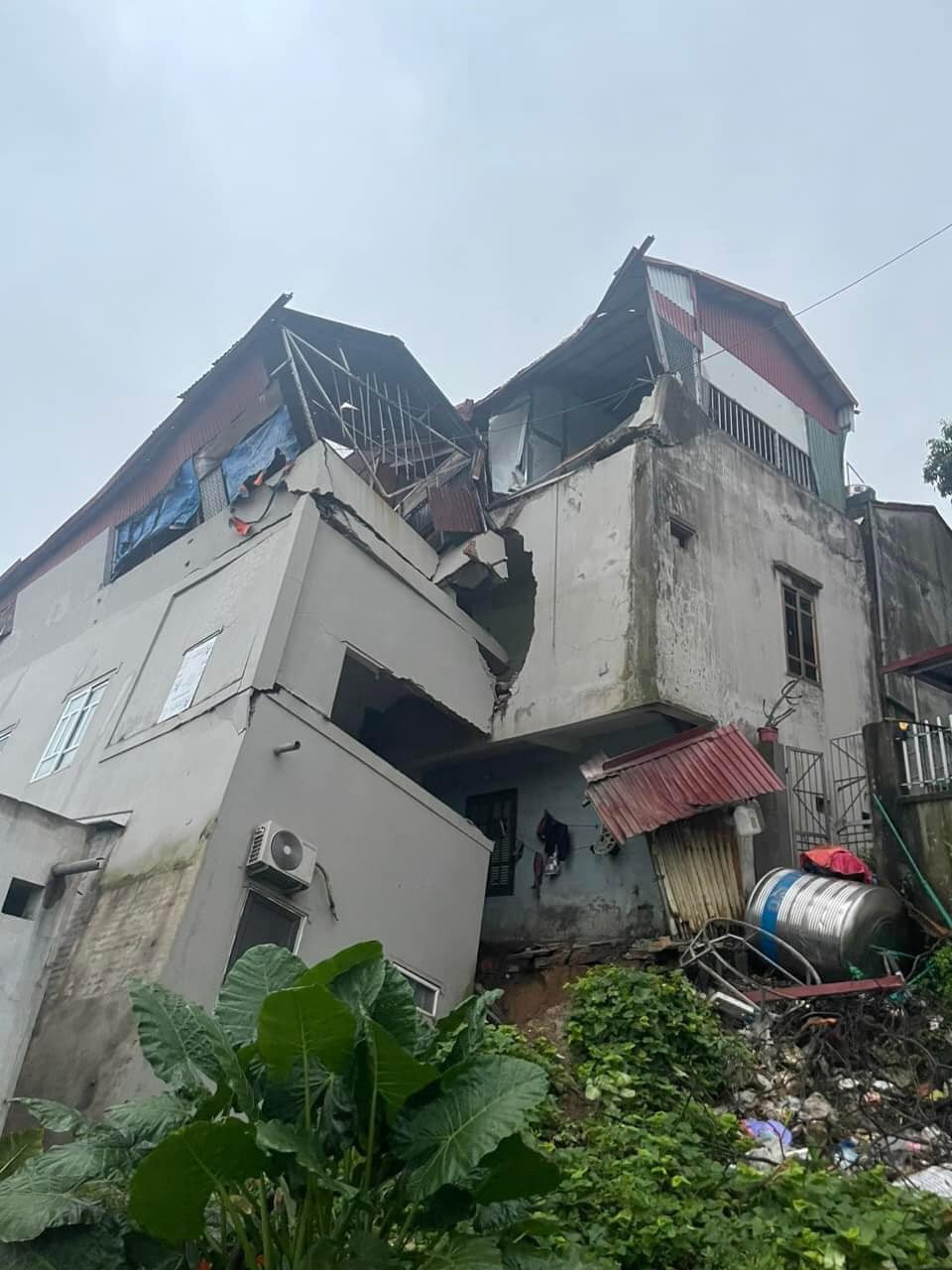 Bac Ninh: Nhieu ngoi nha cua nguoi dan bi sat lo xuong song Cau-Hinh-2