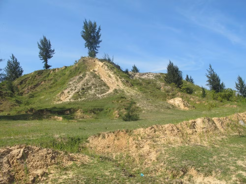 Nếu thực hiện, dự án sẽ ảnh hưởng rất lớn đến hàng chục nghìn lao động vùng mỏ và lân cận liên quan đến vấn đề mất việc, thu nhập, ảnh hưởng tới kinh tế - xã hội của các địa phương. (Ảnh: Tiền Phong).