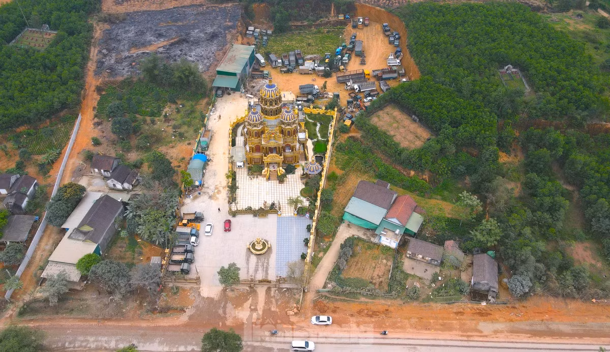 Nguoi dan nuom nuop check-in lau dai dat vang o Nghe An