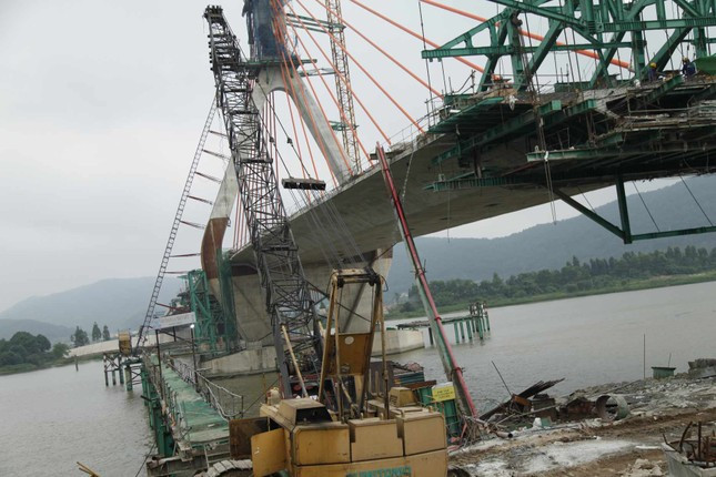 Dự kiến, cầu Đồng Việt sẽ hợp long vào cuối tháng 8/2024 và hoàn thành, đưa vào khai thác cuối tháng 9/2024. (Ảnh: Tiền Phong).