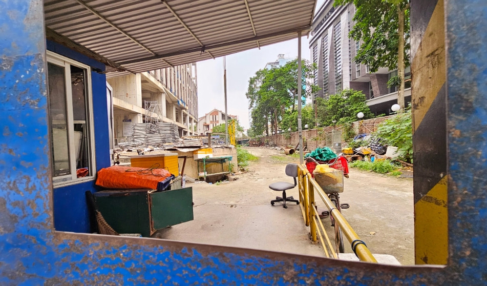 Đầu năm 2018, trong khi quyền lợi hợp pháp của khách hàng đã nộp tiền đặt cọc mua nhà tại dự án Thành An Tower chưa được giải quyết thì dự án lại có tên mới Manhattan Tower do Công ty Cổ phần Landmark Holding sau này đổi tên thành Công ty Cổ phần Quốc tế Holding (LMH) phát triển. (Ảnh: Vietnamnet).