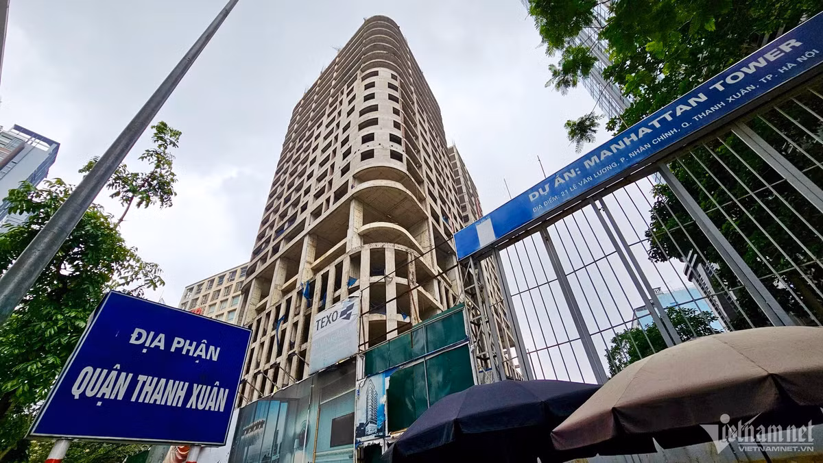 Dự án Thành An Tower có tên mới là Manhattan Tower. Theo giới thiệu, Manhattan Tower có tổng diện tích 3.948m², diện tích xây dựng 2051m²; quy mô 2 blocks, 30 tầng, 327 căn hộ (62 - 428 m²). Khởi công tháng 1/2018, dự kiến hoàn thành năm 2019. (Ảnh: Vietnamnet).