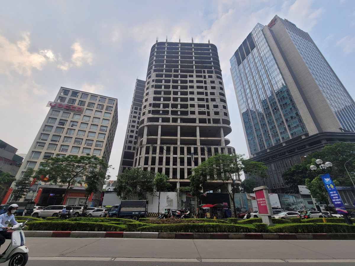 Trước đó, Cơ quan Điều tra Hình sự Bộ Quốc phòng nhận được thông tin tố giác tội phạm của một số cá nhân mua căn hộ tại dự án Thành An Tower với nội dung đề nghị cơ quan có thẩm quyền xác minh việc buông lỏng quản lý đất đai, quản lý vốn, tài sản Nhà nước, sai phạm trong quản lý dự án và trách nhiệm của Tổng Công ty Thành An trong việc lựa chọn đối tác hợp tác kinh doanh. (Ảnh: Đại Đoàn Kết).