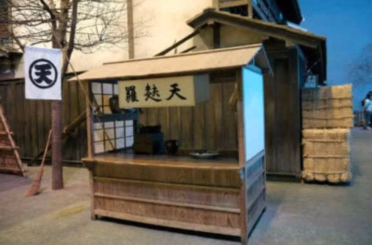 Sushi theo kiểu hiện đại là do đầu bếp Hanaya Yohei làm vào năm 1820 và được bán trong các quầy đồ ăn nhanh mang về.