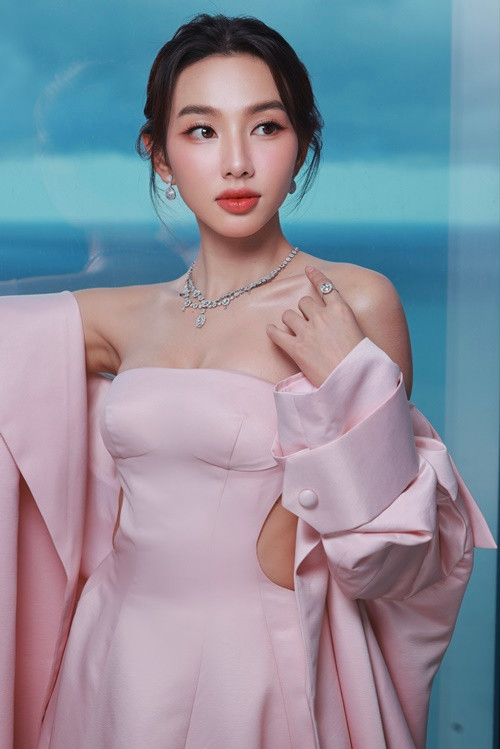 Vì chuyến công tác ở Hàn Quốc, Thùy Tiên vắng mặt ở các sự kiện của cuộc thi Hoa hậu Hòa bình Quốc tế 2023 đang diễn ra tại Việt Nam.