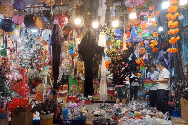 Doanh thu 4 trieu/ngay, tieu thuong ban hang Halloween van than… e