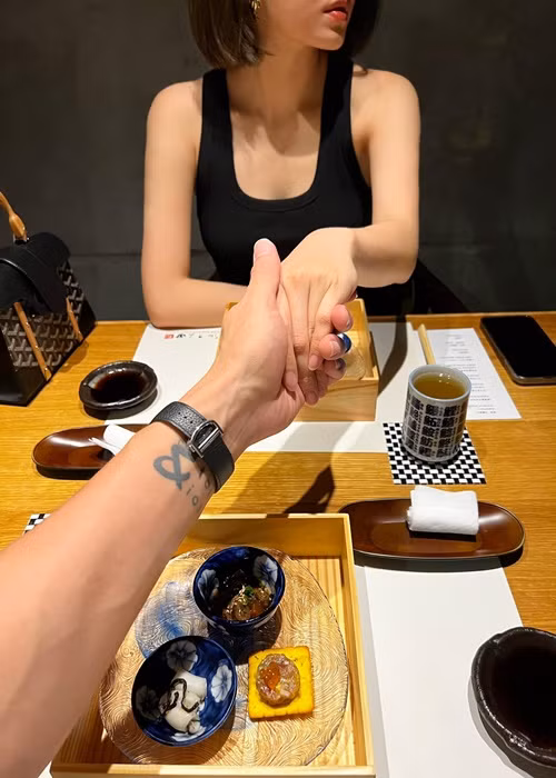 Vĩnh Thụy thân thiết với anh trai của D.H trước khi cả hai hẹn hò. Ảnh: FBNV.