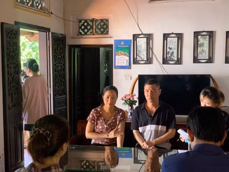 Công Lý đóng một số vai phụ trên màn ảnh nhỏ khi sức khỏe ổn định. Gần đây, nam nghệ sĩ có mặt trên phim trường Gia đình mình vui bất thình lình. Ảnh: Tiền Phong.