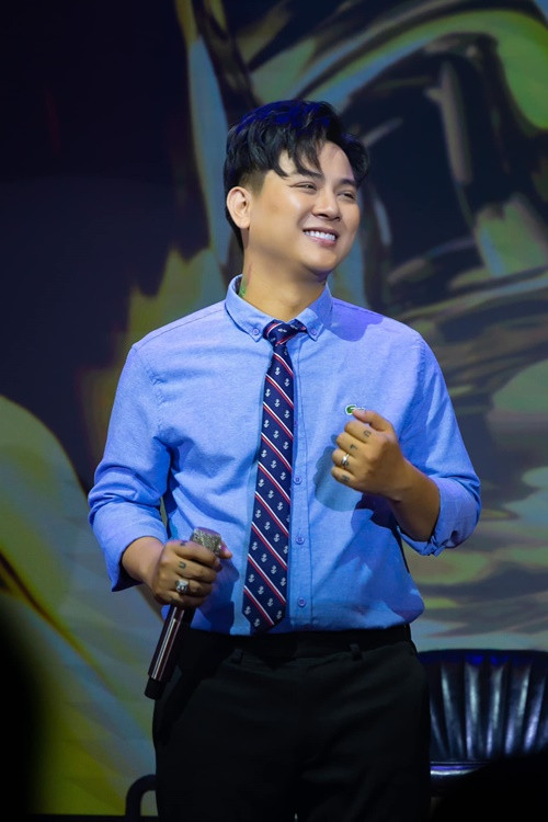 Hoài Lâm hiện tại tích cực đi hát. Ảnh: FBNV.