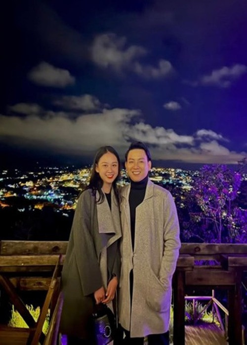 Sau khi ly hôn, Hoài Lâm hẹn hò Kim Ngân. Cả hai bén duyên sau khi đóng chung MV Người mới. Ảnh: Yan.