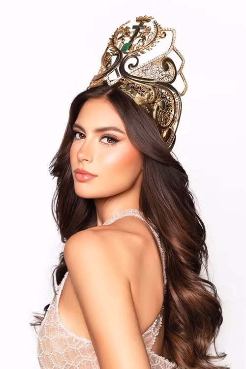 Sắc vóc của đại diện Colombia - Sofia Osio Luna được đánh giá cao. Hiện tại, người đẹp là sinh viên chuyên ngành marketing thời trang và truyền thông.