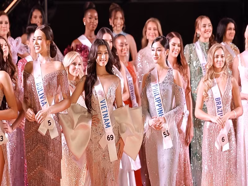 Phương Nhi lọt top 15 Hoa hậu Quốc tế 2023 cùng các đại diện Thái Lan, Panama, Mexico, Peru, Hy Lạp, Bờ Biển Ngà, Bolivia, CH Dominica, Puerto Rico, Philippines, Colombia, Hong Kong, Venezuela và Malaysia. Ảnh: FBNV.