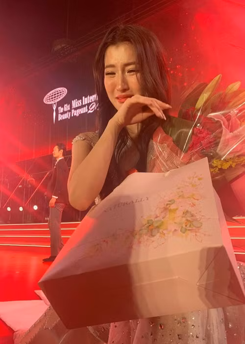 Phương Nhi chia sẻ: "Thật hạnh phúc khi luôn được yêu thương". Ảnh: FBNV.