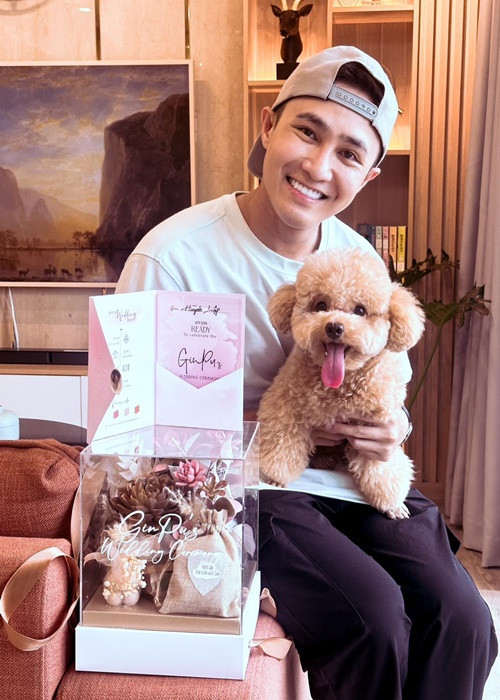 Huỳnh Lập cho biết, anh rất ấn tượng với set thiệp cưới của vợ chồng Puka. Ảnh: FBNV.