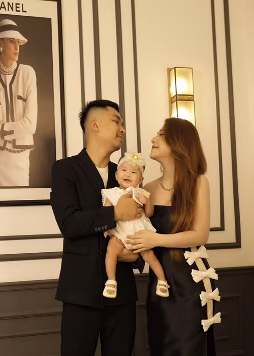 Con gái của nữ ca sĩ ngày càng đáng yêu.