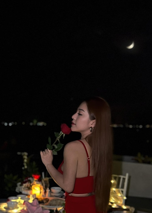 Gần đây, Mia chia sẻ, cô tăng 24kg khi mang bầu. Đến nay, nữ ca sĩ giảm được 18kg.