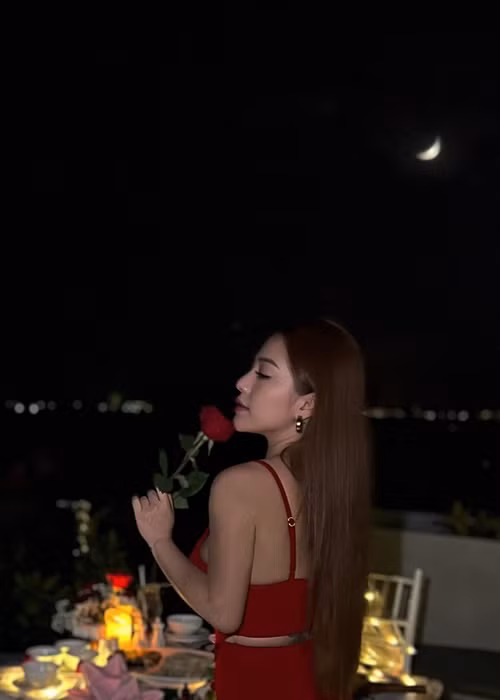 Gần đây, Mia chia sẻ, cô tăng 24kg khi mang bầu. Đến nay, nữ ca sĩ giảm được 18kg.