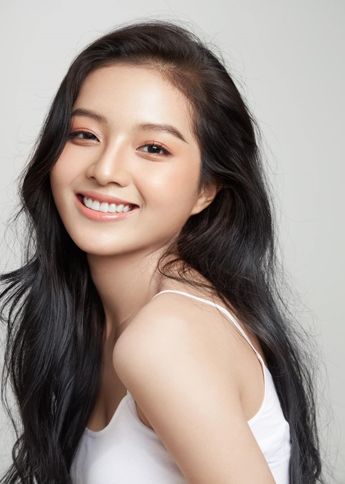 Gương mặt đẹp là một trong những lợi thế của nữ diễn viên phim Đất rừng phương Nam khi hoạt động nghệ thuật.