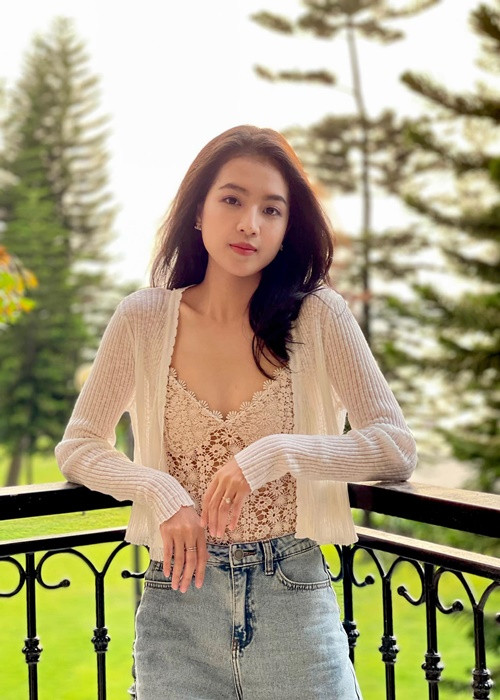 "Tôi cũng có nhận được một số lời khiếm nhã từ các bạn, chủ yếu là người nước ngoài nhưng tôi không bận tâm lắm về chuyện đó", cô tiết lộ trong cuộc phỏng vấn với Vietnamnet.