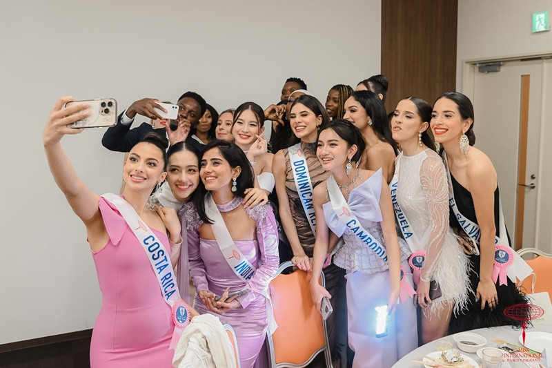 Phương Nhi và các thí sinh có buổi phỏng vấn kín vào ngày 23/10. Ảnh: Miss International.