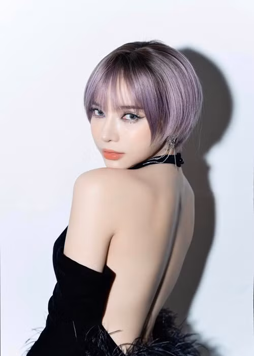 Làn da trắng mịn không tỳ vết của nữ ca sĩ nhận được nhiều lời khen ngợi.