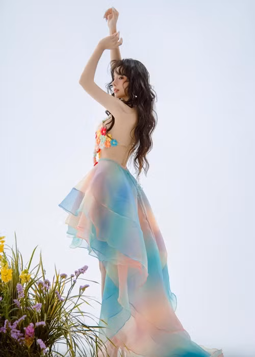 Vóc dáng của Lyly thon gọn, gợi cảm.