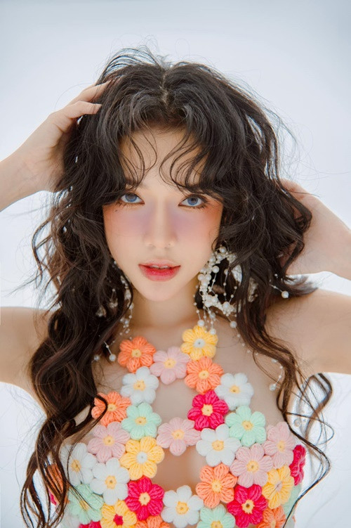 Tình tin đồn của Anh Tú sinh năm 1996, sở hữu gương mặt thanh tú với sống mũi cao.