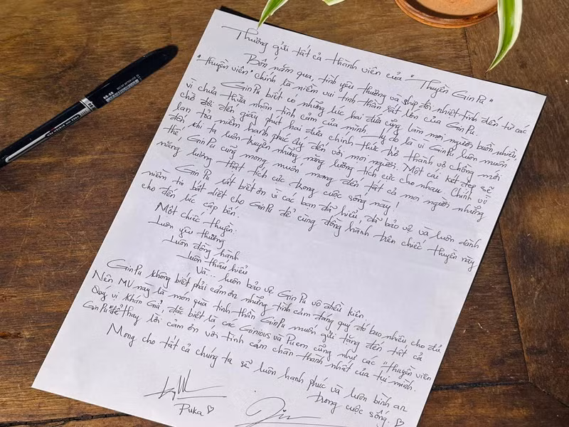 Nội dung tâm thư của cặp đôi: "Thương gửi tất cả thành viên của thuyền GinPu. Bốn năm qua, tình yêu thương và ship đôi nhiệt tình đến từ các thuyền viên chính là niềm vui tinh thần rất lớn của GinPu. GinPu biết có những lúc hai đứa cũng làm mọi người buồn nhiều vì chưa thừa nhận tình cảm của mình. Lý do là GinPu luôn muốn chờ đợi đến giây phút hai đứa chính thức trở thành vợ chồng mới lan tỏa niềm hạnh phúc ấy đến với mọi người...". Ảnh: FBNV.