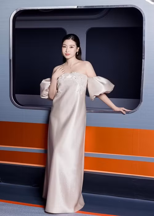 Đỗ Mỹ Linh tăng 17kg khi mang thai. Đến nay, cô giảm được 10kg. Ảnh: FBNV.