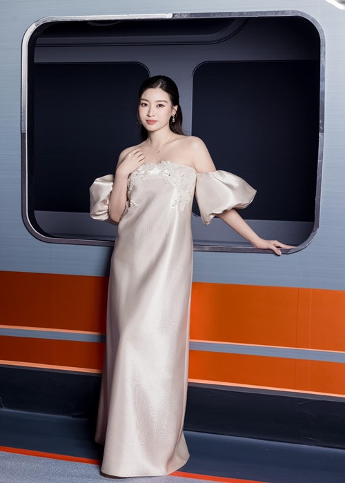 Đỗ Mỹ Linh tăng 17kg khi mang thai. Đến nay, cô giảm được 10kg. Ảnh: FBNV.