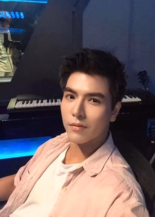 Đỗ Hiếu giành không ít giải thưởng như Single của năm Làn sóng xanh năm 2014, Top 10 nhạc sĩ được yêu thích nhất Làn sóng xanh 2014, Top 10 nhạc sĩ được yêu thích nhất Làn sóng xanh 2015, Top 3 nhạc sĩ HTV Awards 2014, Top 5 nhạc sĩ Gala Vietnam Top Hits 2015, Top 10 nhạc sĩ được yêu thích nhất Làn sóng xanh 2016, Single của năm Làn sóng xanh năm 2016. Ảnh: FBNV.