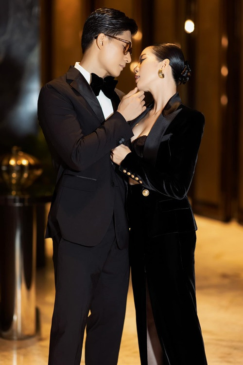 Lệ Quyên động viên bạn trai kém 12 tuổi thoải mái, thả lỏng, tự nhiên và tương tác thật nhiều để mọi người thấy anh hòa mình vào cuộc chơi. Ảnh: FBNV.