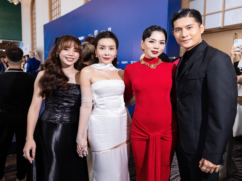 Đôi uyên ương vừa sánh đôi trong buổi ra mắt chương trình Chị đẹp đạp gió rẽ sóng. Ảnh: Chị đẹp đạp gió rẽ sóng.