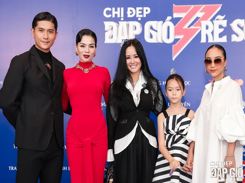 Lâm Bảo Châu làm host còn Lệ Quyên là một trong số 30 nữ nghệ sĩ tham gia chương trình. Ảnh: Chị đẹp đạp gió rẽ sóng.