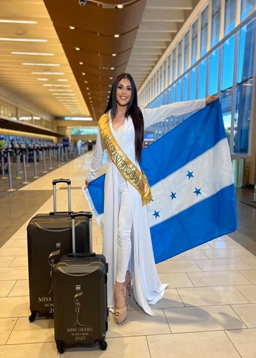 Thông qua hành trình dự thi Miss Grand International 2023, các cô gái vui mừng khi có cơ hội khám phá cảnh đẹp, loạt địa danh, di tích lịch sử nổi tiếng cùng văn hóa Việt Nam. Ảnh: Miss Grand International.