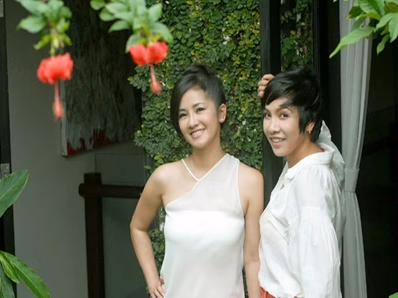 Mỹ Linh từng chia sẻ, trong lần tham gia sự kiện Duyên Dáng Việt Nam ở Anh nhiều năm trước, cô và Hồng Nhung được phân ở cùng phòng. Cả hai chia sẻ với nhau, cảm thấy phù hợp nhiều quan điểm cuộc sống. Ảnh: Khám Phá.