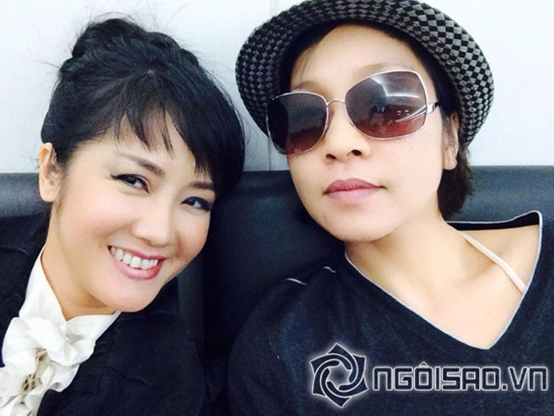 Lúc mới có con nhỏ, Hồng Nhung được Mỹ Linh chỉ cho rất nhiều cách chăm sóc, dạy dỗ con cái. Ảnh: Gia Đình Việt Nam.