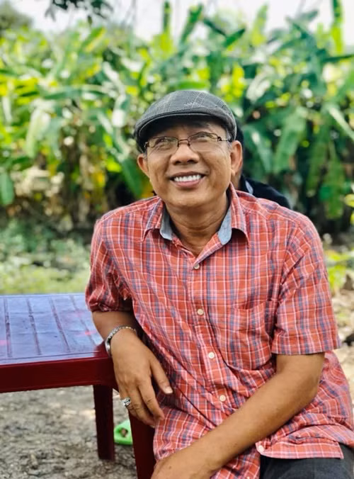 Nam nghệ sĩ xem người bạn đời là cả bầu trời. “Tôi không mơ ước gì hơn, chỉ muốn sống với cô ấy đến trọn đời. Bởi vì suy nghĩ của cá nhân tôi dành cho cô ấy đến thời điểm này là cả một bầu trời", nam diễn viên phim Đất rừng phương Nam chia sẻ. Ảnh: FBNV.